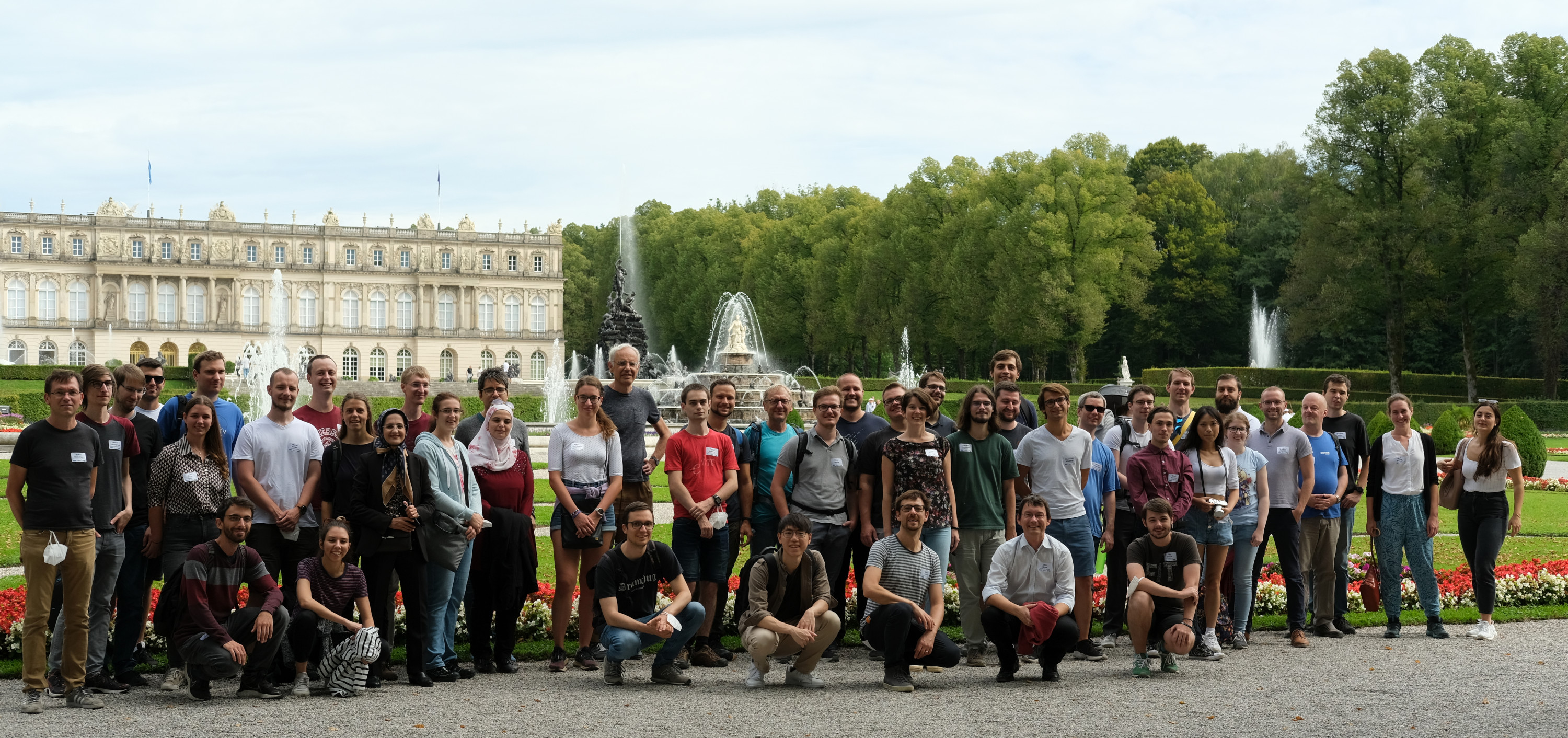 Participants of AVM 2022 in front of Schloss Herremchiemsee.